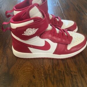 Nike Kid’s Air Jordan 1 Retro High OG Shoes Size: 4.5Y as New